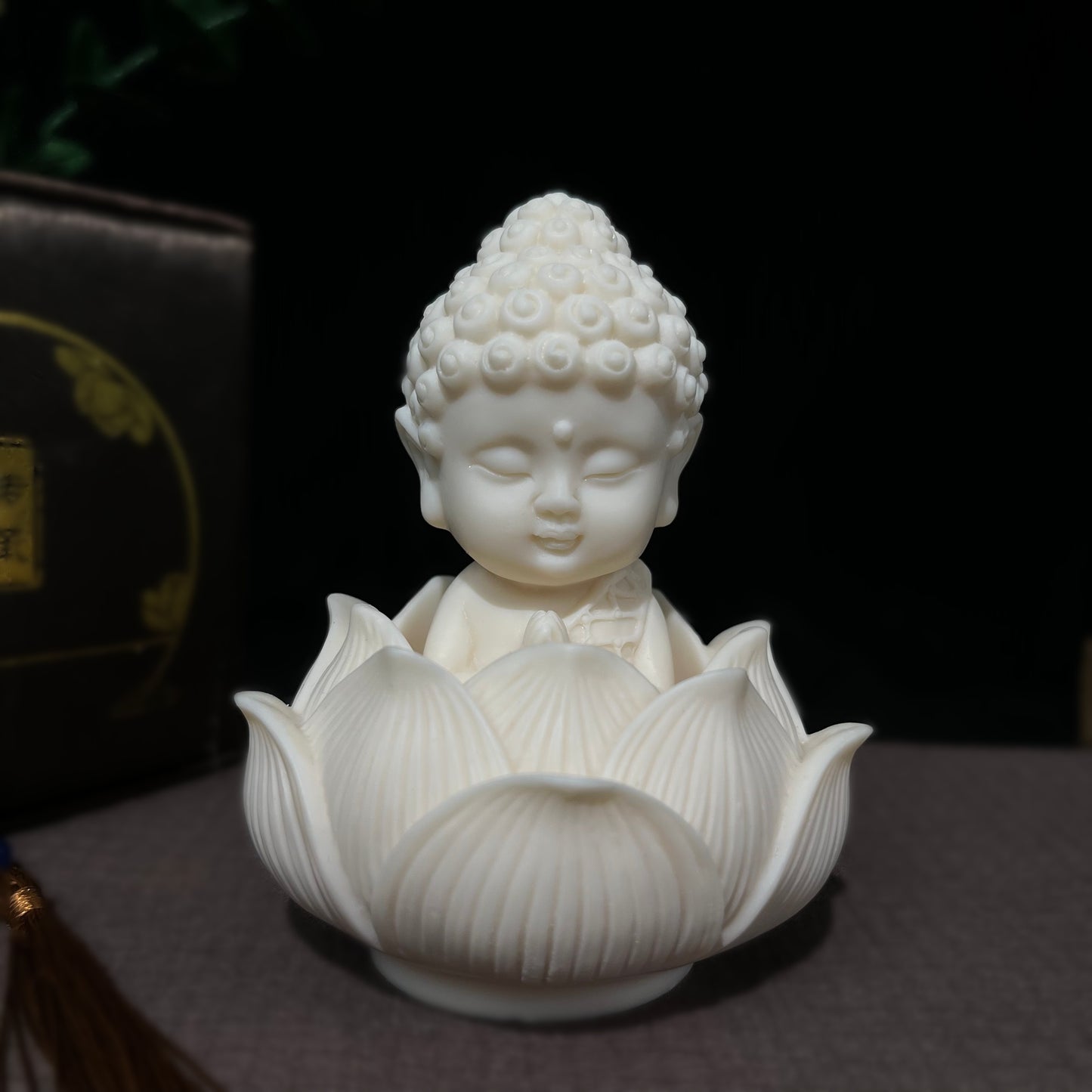 BTYYIHEX Miniature Carved Ivory Fruit Tathagata Buddha with Lotus Desk Ornament