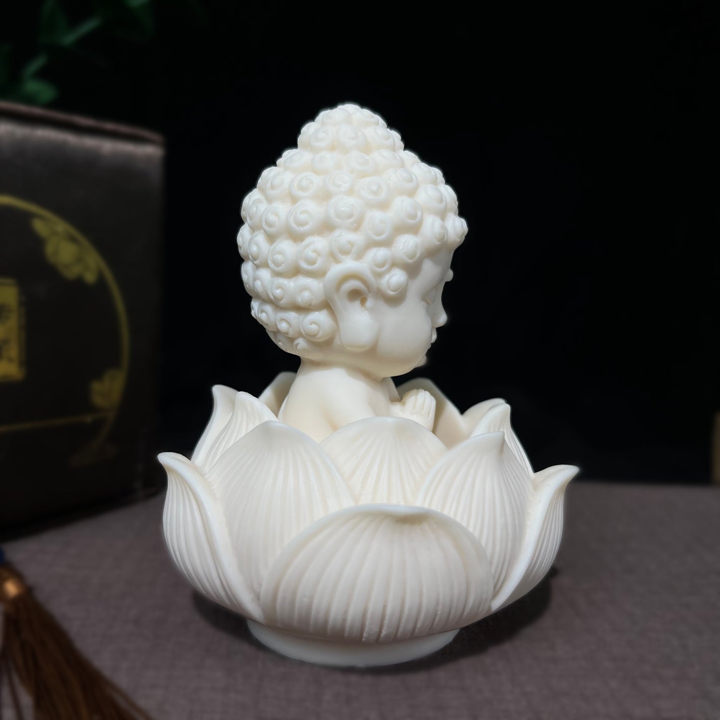 BTYYIHEX Miniature Carved Ivory Fruit Tathagata Buddha with Lotus Desk Ornament