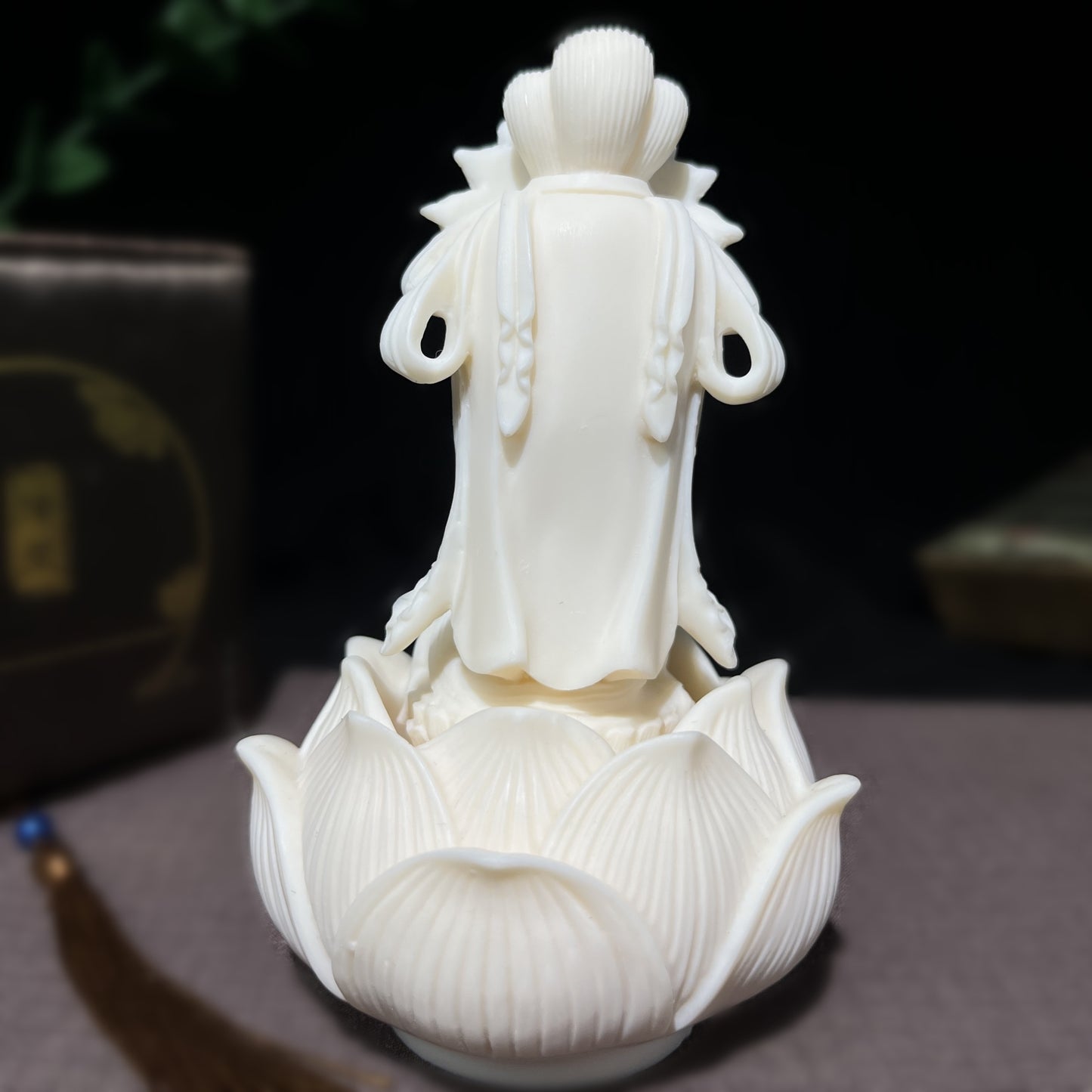 BTYYIHEX Ivory Fruit Carved Kwan Yin Avalokitesvara with Lotus Wealth Blessing Desk Ornament