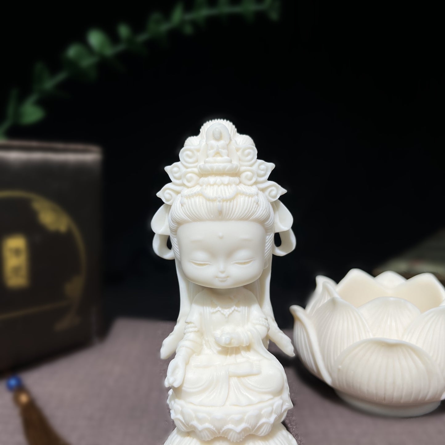 BTYYIHEX Ivory Fruit Carved Kwan Yin Avalokitesvara with Lotus Wealth Blessing Desk Ornament